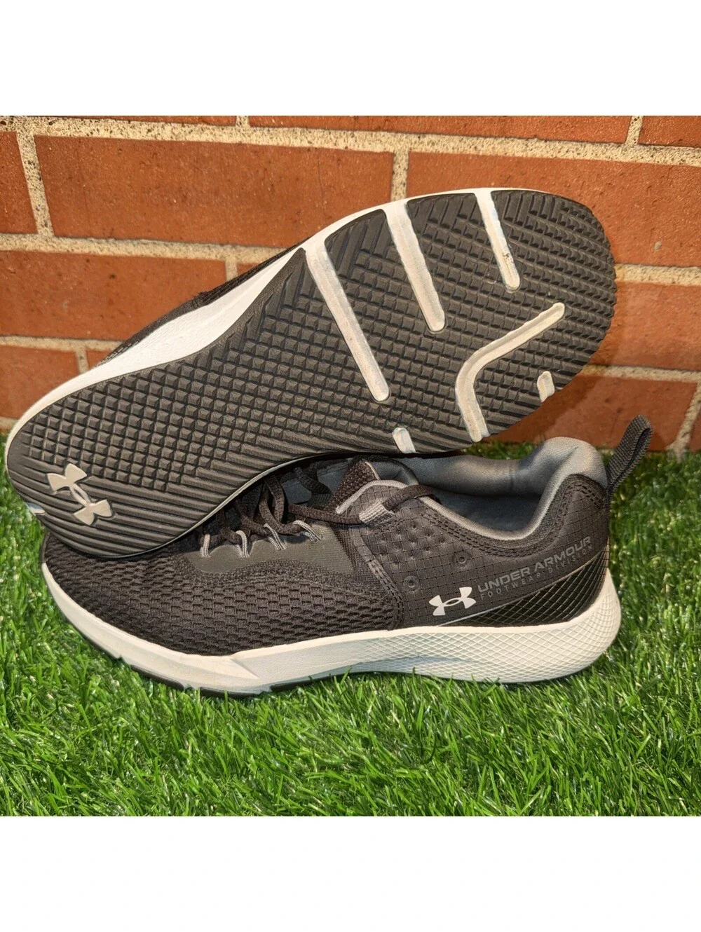 Size 9 - Under Armour Charged Focus Black Halo Grey